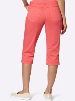Caprijeans mit kurzen Fußschlitzen