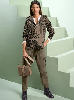 Cargohose mit Lederimitat-Details