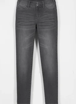 Jeans mit Nieten an den Taschen