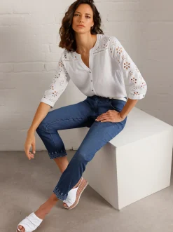 Klassische Bluse mit attraktiver Lochstickerei