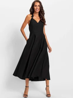 Neckholderkleid mit Blütenapplikation