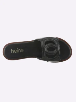 Pantolette mit Cut-Out-Muster