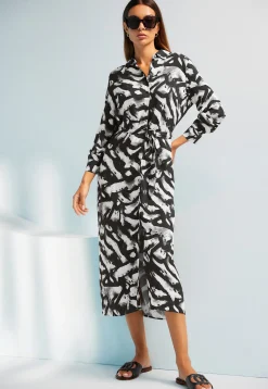 Pantolette mit Cut-Out-Muster