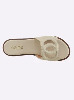 Pantolette mit Cut-Out-Muster