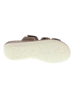 Pantolette mit sommerlicher Perforation