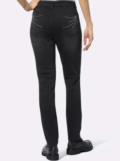 Röhrenjeans mit Nieten
