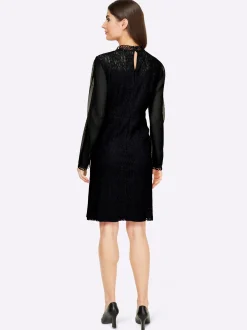 Spitzenkleid mit transparenten Ärmeln