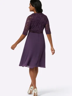 Spitzenkleid mit weitem Rockteil