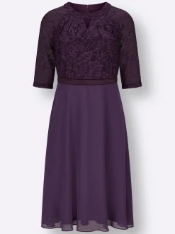 Spitzenkleid mit weitem Rockteil