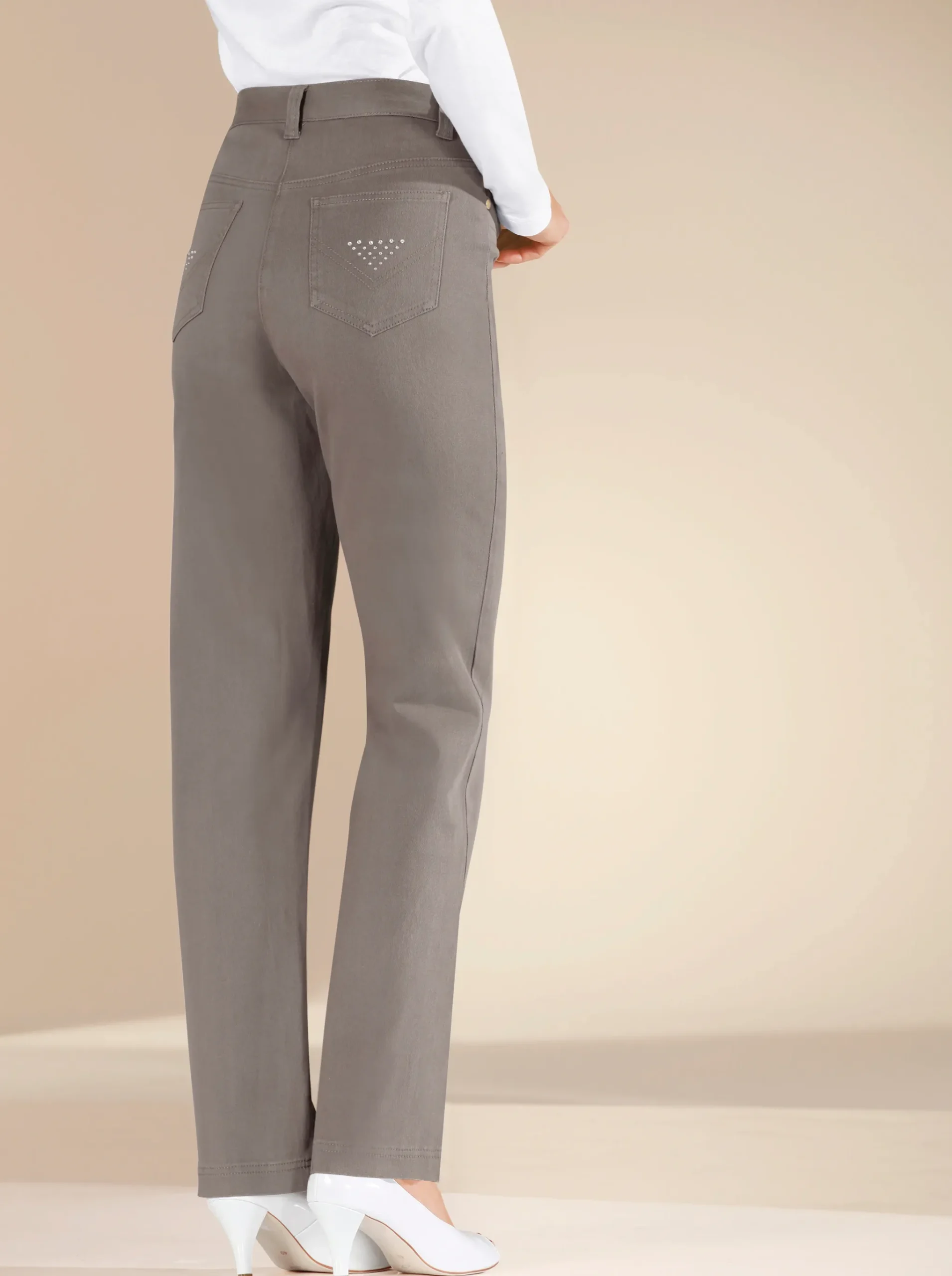 Stretch-Jeans mit Glitzersteinchen hinten
