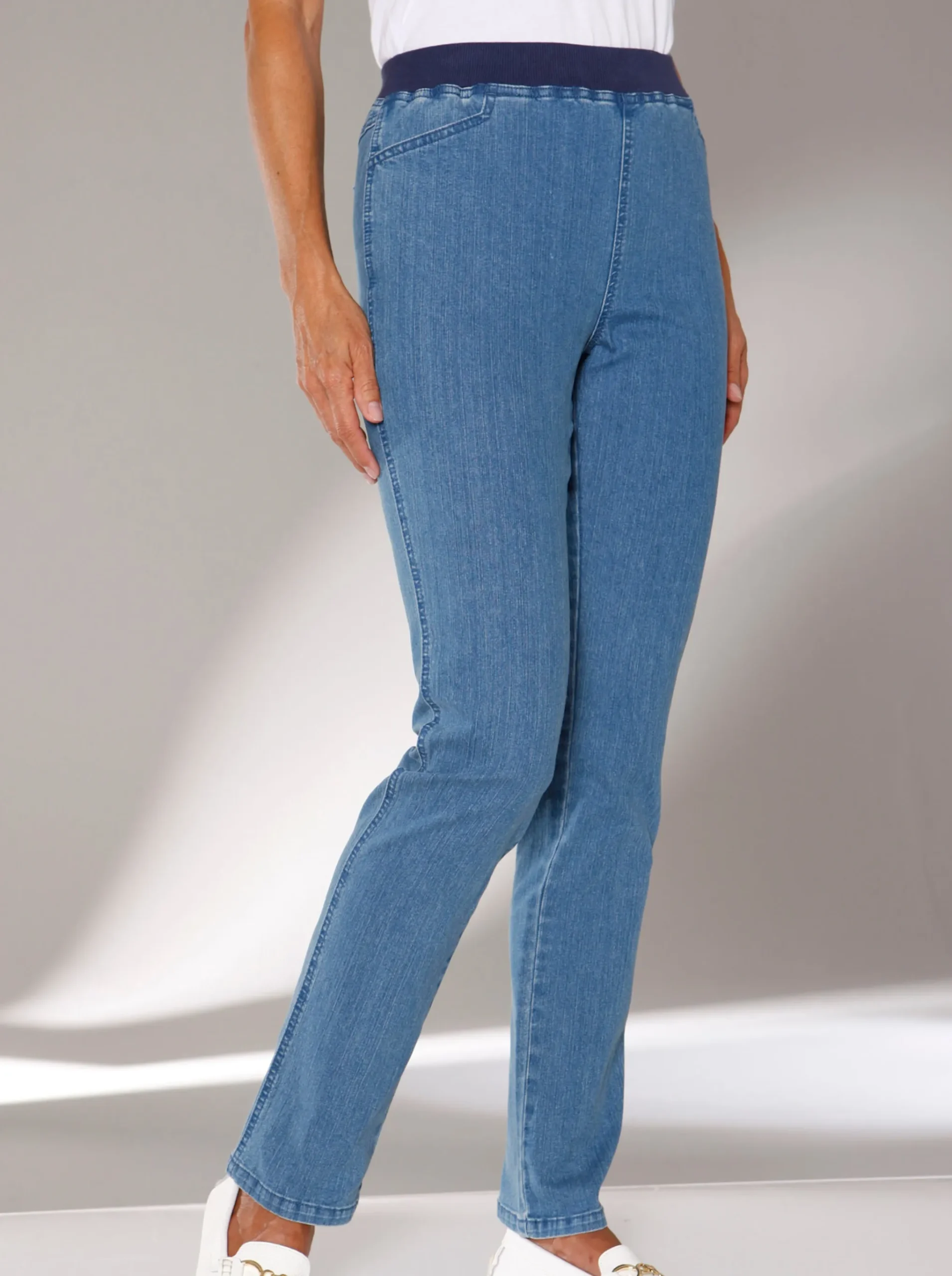 Stretch-Jeans mit Rundum-Dehnbund