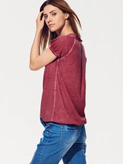 V-Shirt mit gesmoktem Ausschnitt